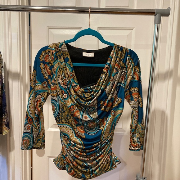 Paisley/floral print, side gathered, body con, stretchy top.  Size 6 - Picture 1 of 7